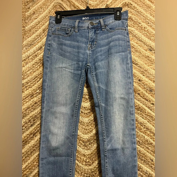 Urban Outfitters BDG Mid Rise Straight Denim Jeans,Medium Wash, Size 25W, 26L - Picture 2 of 9